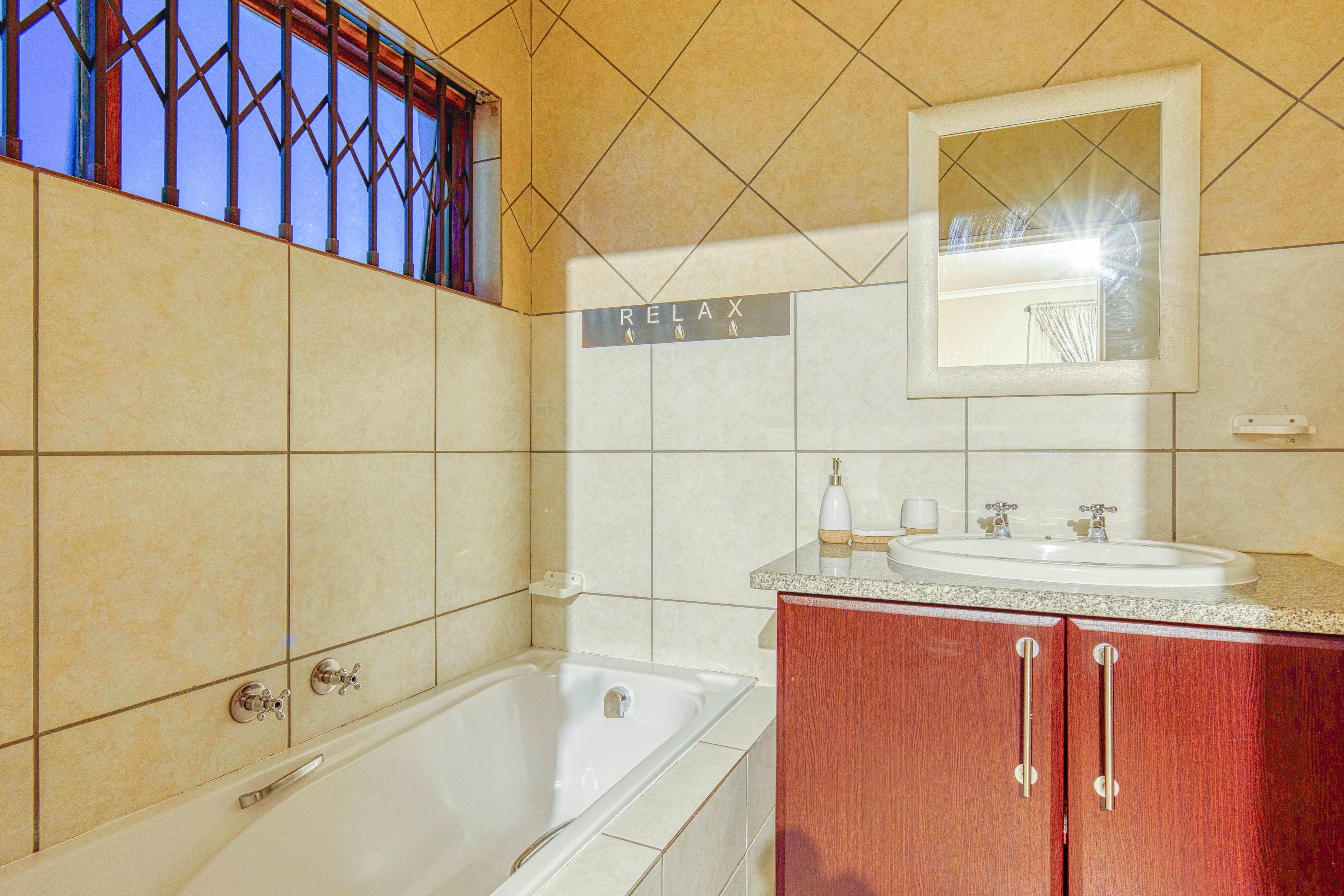 Property Ref No: 26138g.JPG