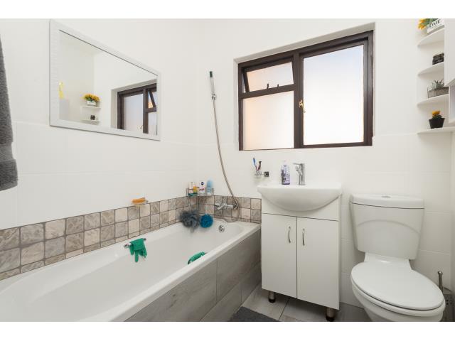 Property Ref No: 25834i.jpg