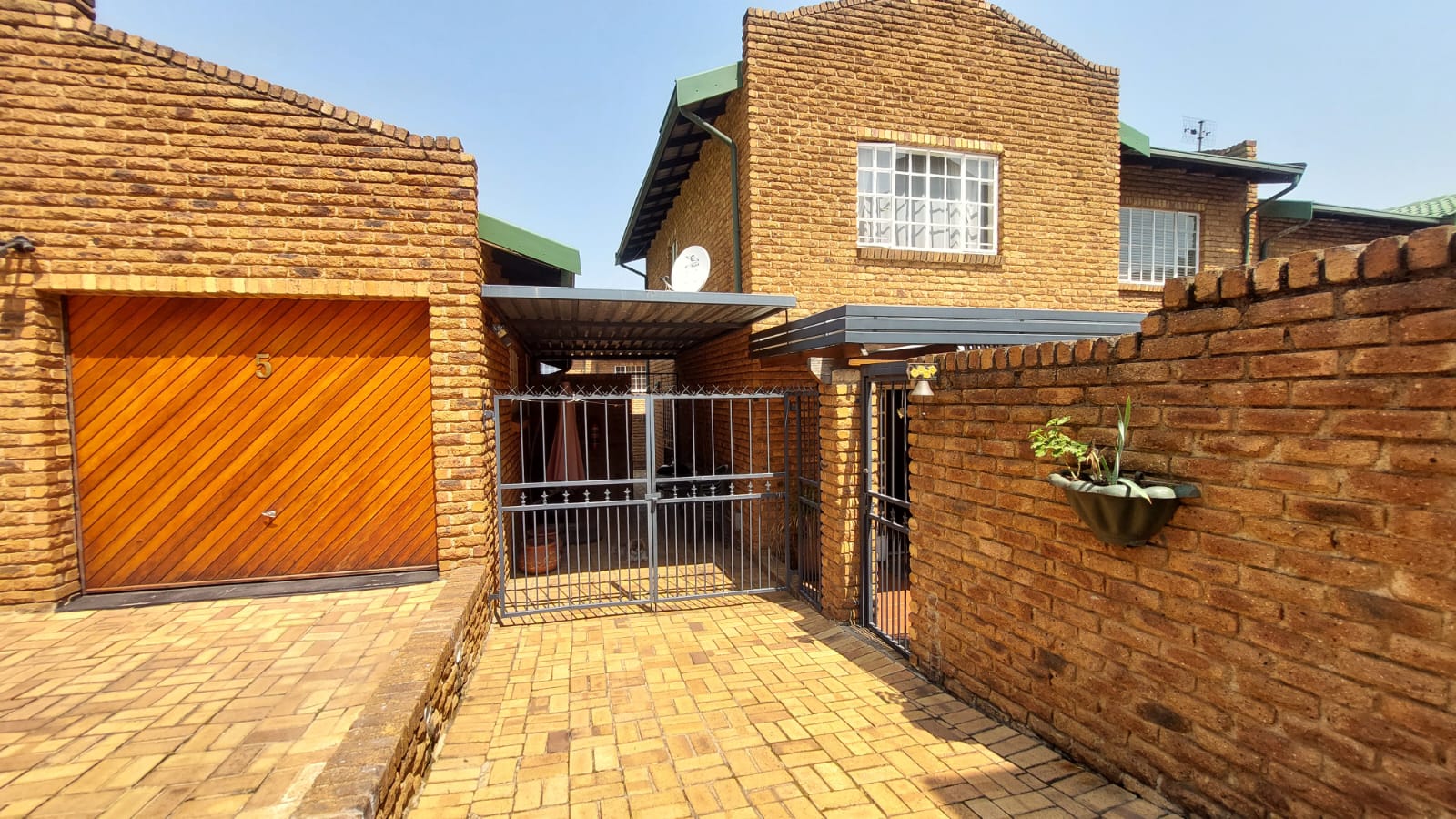 View Property Ref No: 25978