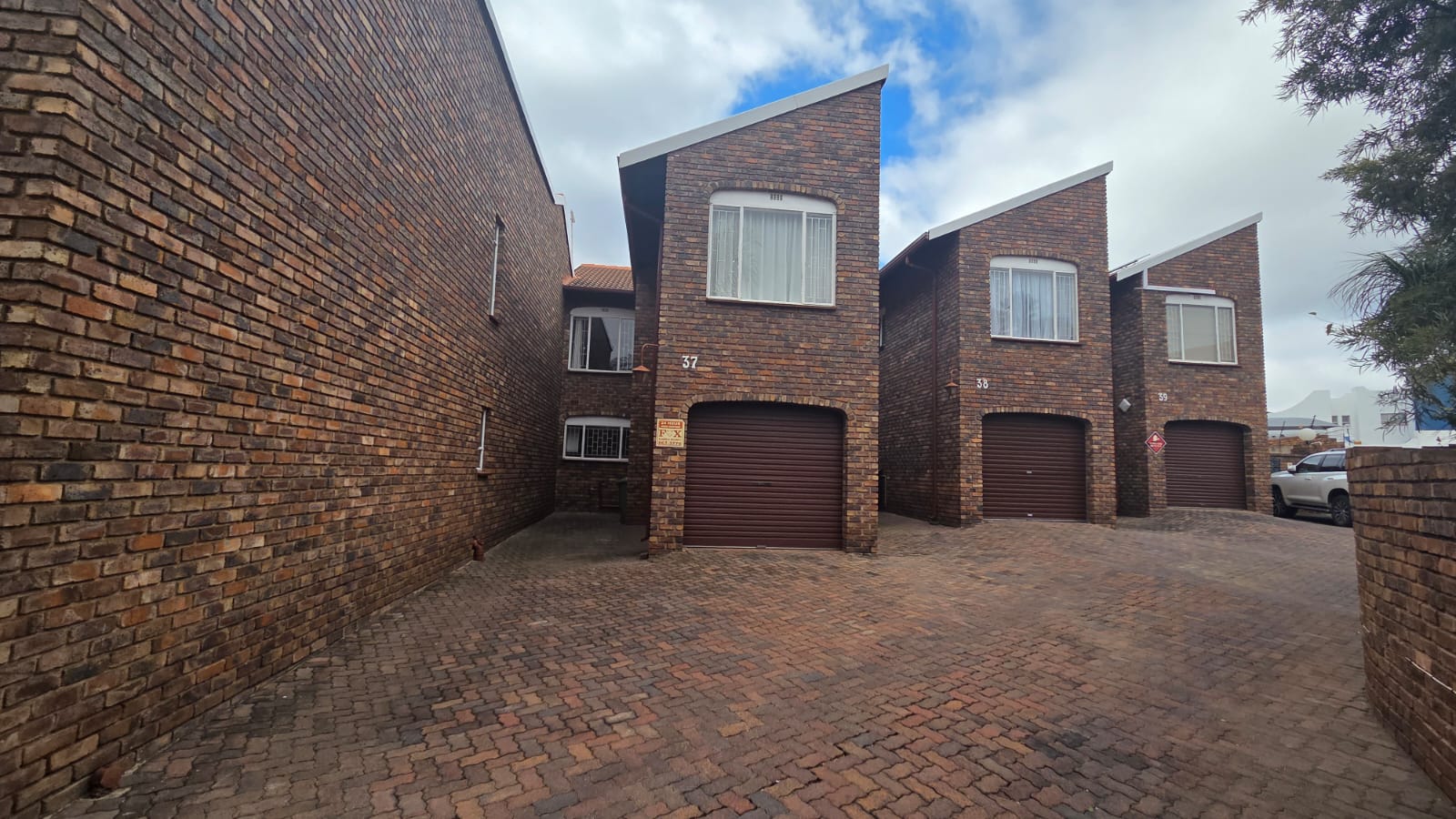 View Property Ref No: 25803